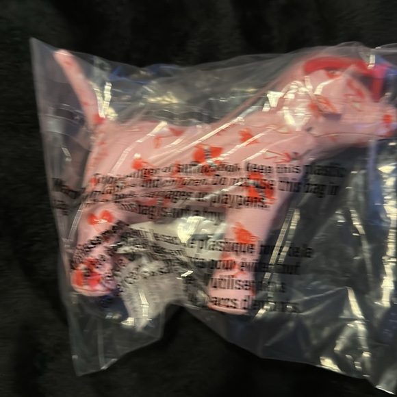 Pink VS - Picture 3 of 3